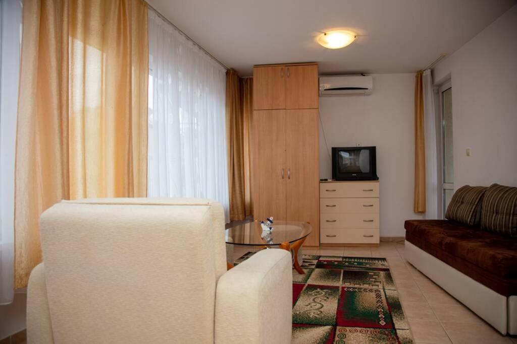 Convenient 1-Bedroom Flat Next To Harmanite Beach Sozopol Bagian luar foto