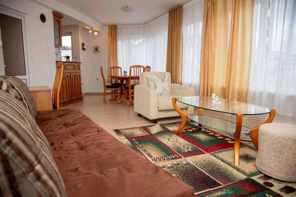 Convenient 1-Bedroom Flat Next To Harmanite Beach Sozopol Bagian luar foto