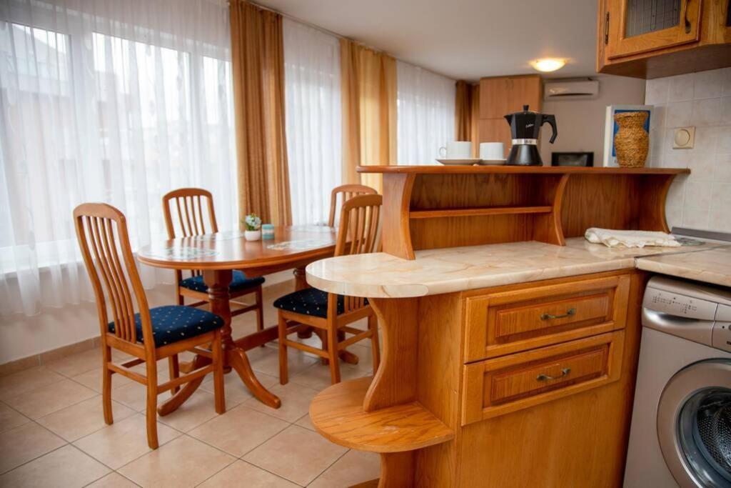 Convenient 1-Bedroom Flat Next To Harmanite Beach Sozopol Bagian luar foto
