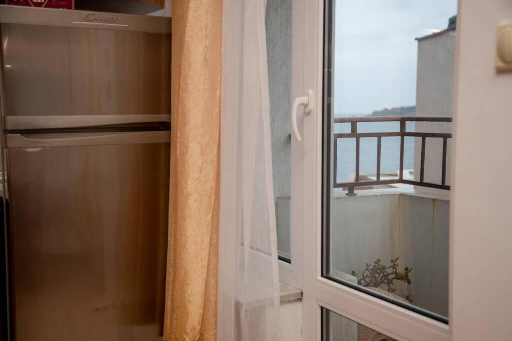 Convenient 1-Bedroom Flat Next To Harmanite Beach Sozopol Bagian luar foto