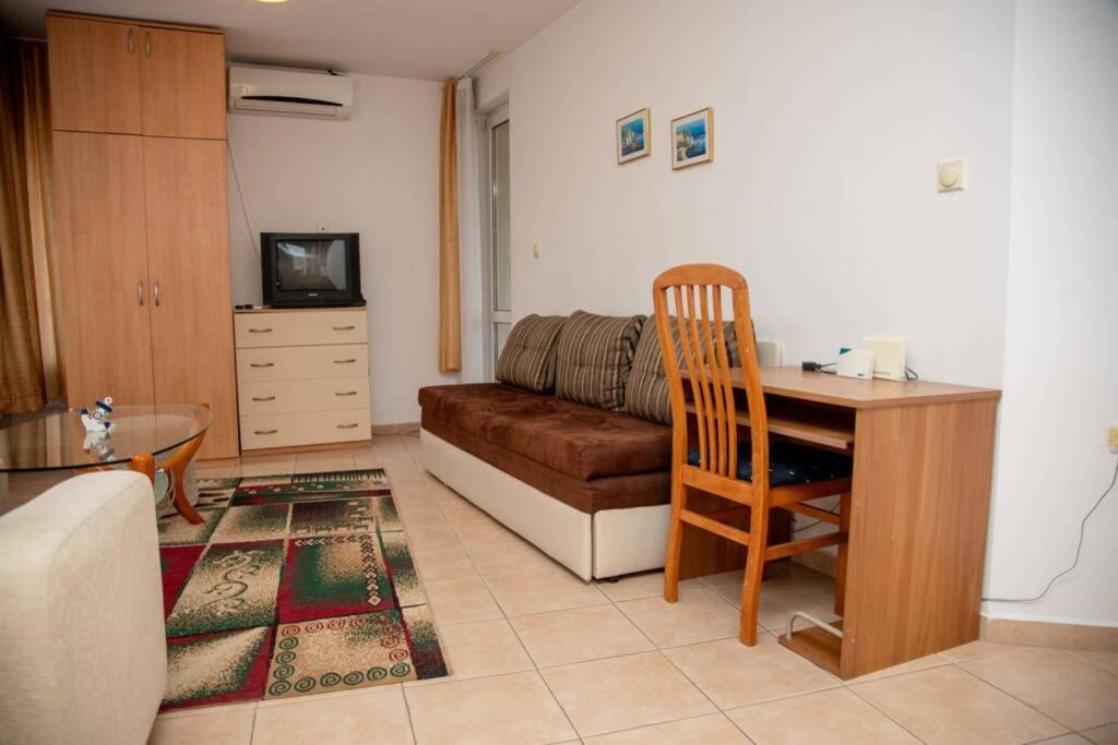 Convenient 1-Bedroom Flat Next To Harmanite Beach Sozopol Bagian luar foto