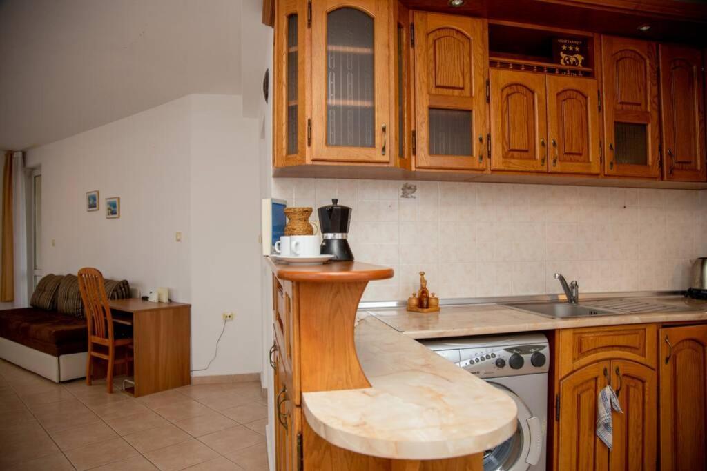 Convenient 1-Bedroom Flat Next To Harmanite Beach Sozopol Bagian luar foto